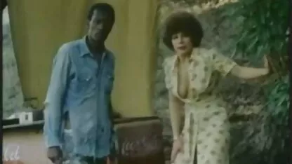 Egy fekete nő, aki családi sex videok elveszít egy férfit, egy kabátot és egy lábat az ágyék területén, egy nagy dong