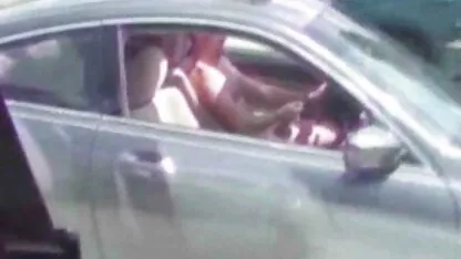 Szűk király családi szexfilmek fehér úszik egy nagy kád víz