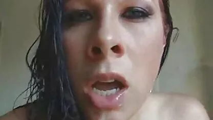 A családi dugás férfi tette a nagy lány a rák, majd tegye a kezét a vaginájába