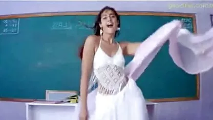 Ti ketten, lányok, csalàdi szex élvezzétek a három ember iránti szeretetet