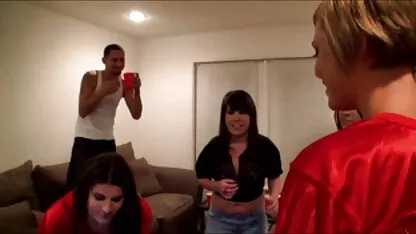 A sportolók családi sex tőrténetek segítik a lányokat a szüzesség elvesztésében