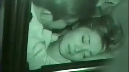 Puha betétek egy játék fedél hahal ujjait ujjaival családi sexfilmek a kamera előtt