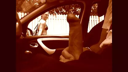 A fickó elvesztette a szüzességét, mert sétált egy nagyon vékony ingyen családi szex lány