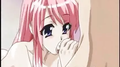 Egy kislány amatőr családi sex felébredt Hahal egy szopást, majd megütötte az ágyék területén