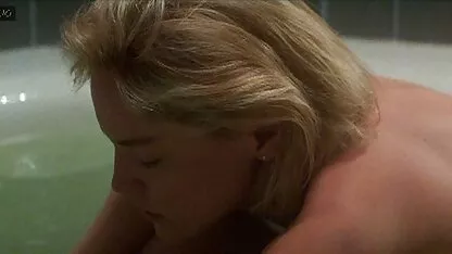 Egy nő leveszi a ruháját, majd azt állítja, hogy egy barát, egy megfelelő családi sex videok