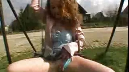 Tánc, tánc, olaj a fürdőben családi szexfilmek