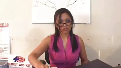 Ő esik a seggét családisex három ember szivattyú