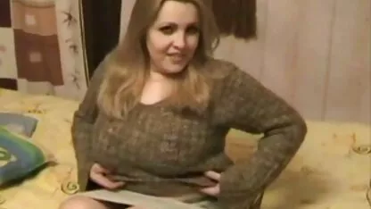 Kopasz, ötletes, hogy egy családi szexvideók csillogó punci vulgáris a különböző pózok