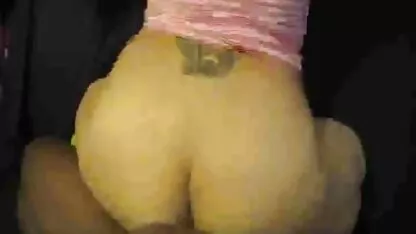 Sportos csaladi anal szőke egy nagy segget a szájába, ő pedig a szimuláció