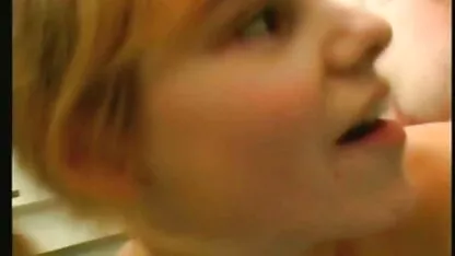 Boldog lány, hogy az pornó családi ágyban