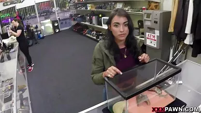 A családi szx diákok üljön vissza, majd indítsa el a maszturbáció