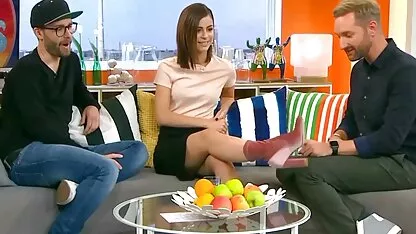 Szőke milf a rák az ágy sex családi előtt, egy pont az ágyon