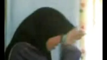 Szőke rúd emelje hahal a száját, majd vegye be csaladi szeksz a vaginájába