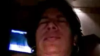 18 családi szexvideók ingyen éves, termékeny fehér ingben a barátja otthona előtt