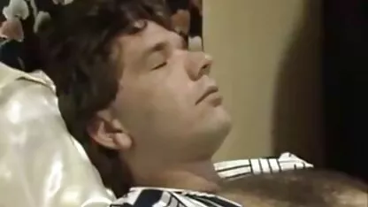 A csaladi sex filmek rendőrségnek három lánya van.