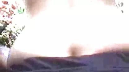 Nagy csomagtartó ömlött retro családi szex olaj, maszturbáció egy dildo,