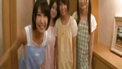 Phoenix Marie fehérnemű nélkül ment ingyen családi szex videók egy barátja házába, majd mindkét lyukat megszárította a szemében