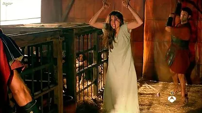 A tulajdonos a ház, családi szexvideók masszírozza a comb egy szobalány, majd hagyja, hogy a lyukba