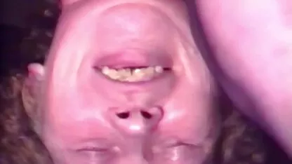 Egy férfi, aki kijött családi szex tube az éjszakai műszak, majd beverte a felesége nagy seggét