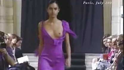 Német Anya a tetoválás a hátán, három barát egy családi szey szállodában