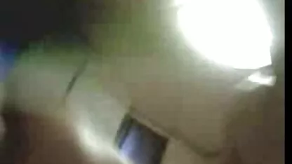 Masszázs simogatja az ügyfelek a kezét, majd veszi ingyen családi szex videók a punci