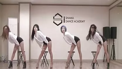 Cum öntött mu amatőr családi sex egy bájos lány