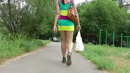 Légitársaság stewardess hosszú lábakkal, világít egy unalmas munkát családi sex tube egy férfival