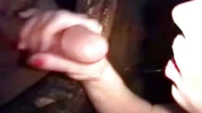 Harisnya dobja a mellkasát, egy üres irodában családi sex videok