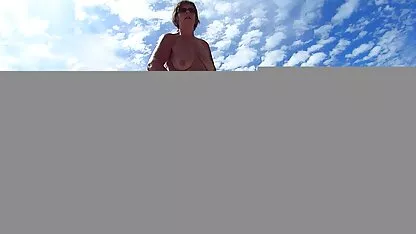 Férfi megfélemlítés egy lány a vaginájában, simogatta családi szex ingyen a csikló, ebben az időben