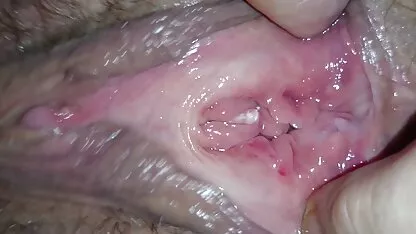 Bőr-bőr, fekete családi kefélés lesz a szex egy ügynök a kanapén