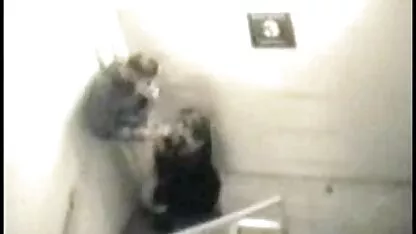 Megcsalta családi sex ingyen a barátját a legjobb barátjával