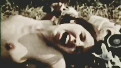 Barátja áztatott barátja csaladi szexvideo kalap a fejét a nyál a seggébe